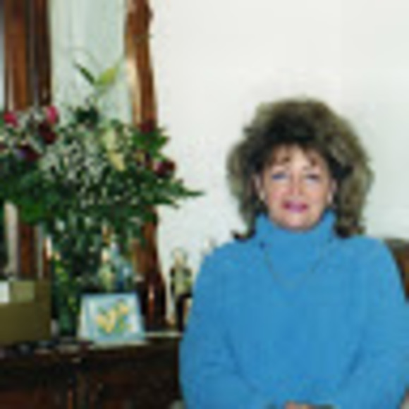 Meet your Posher, Stephanie - Picture 1 of 1